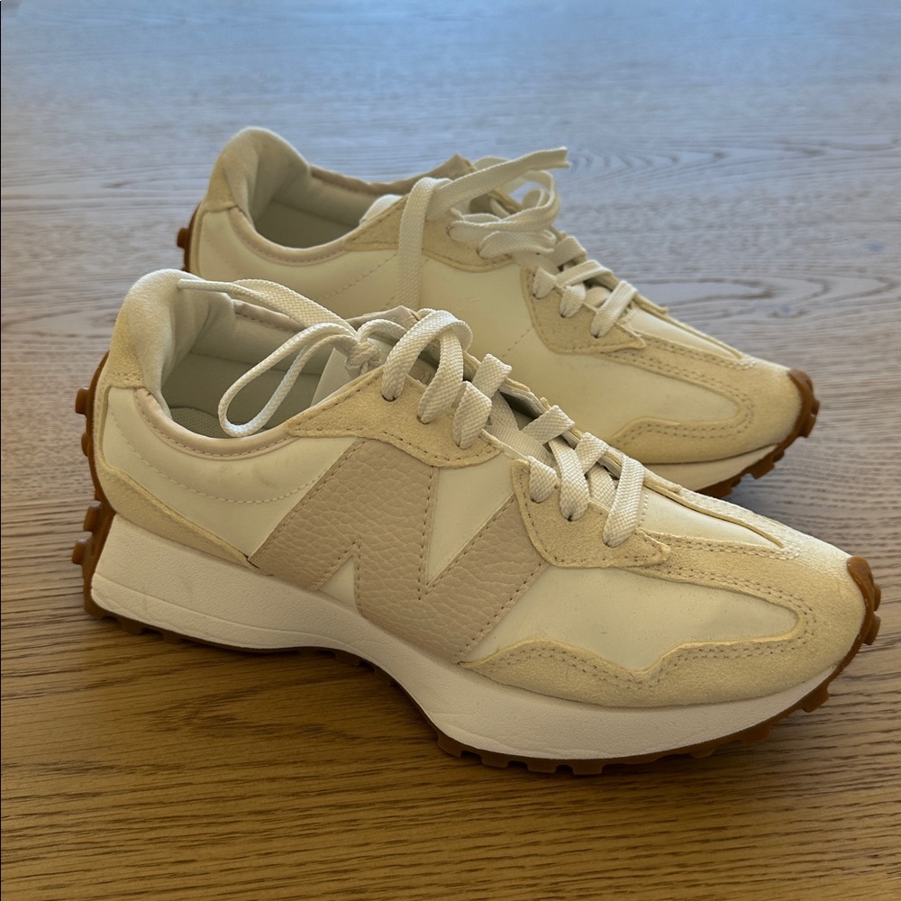 New Balance 327 linen w/ sea salt color